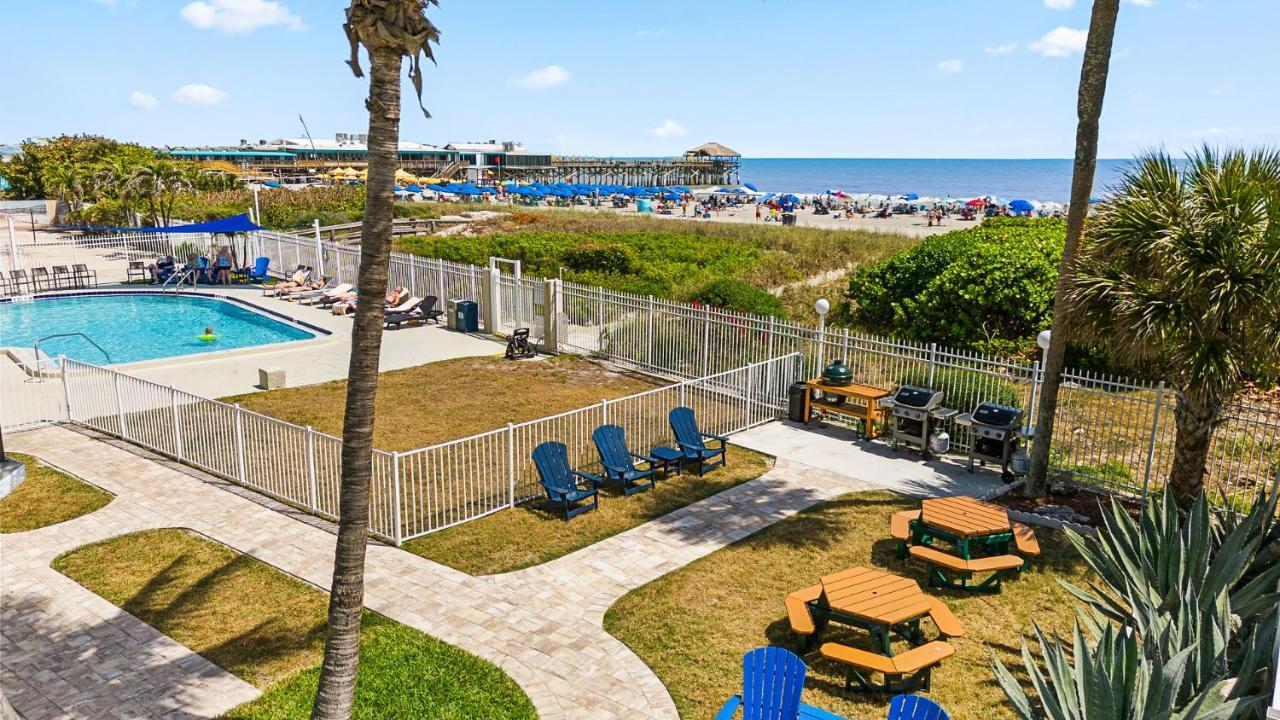 Chateau By The Sea Aparthotel Cocoa Beach Exterior photo