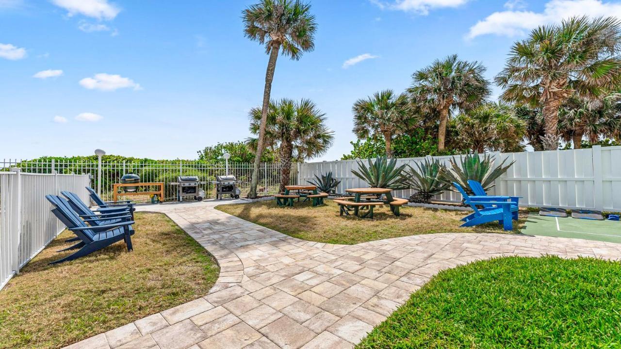 Chateau By The Sea Aparthotel Cocoa Beach Exterior photo